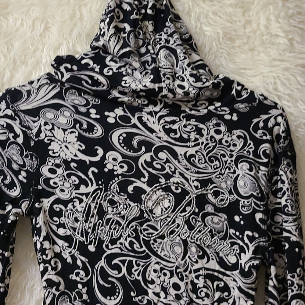 Clothes - Picture 4 of 4